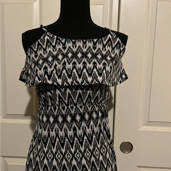 Girls maxi dress by Miss Understood, black and white pattern, size Large. - Picture 2 of 4